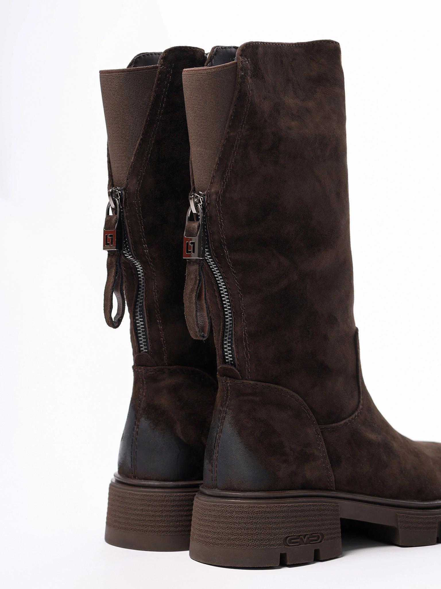 Сапоги темно-коричневого цвета с декоративной молнией на рельефной подошве